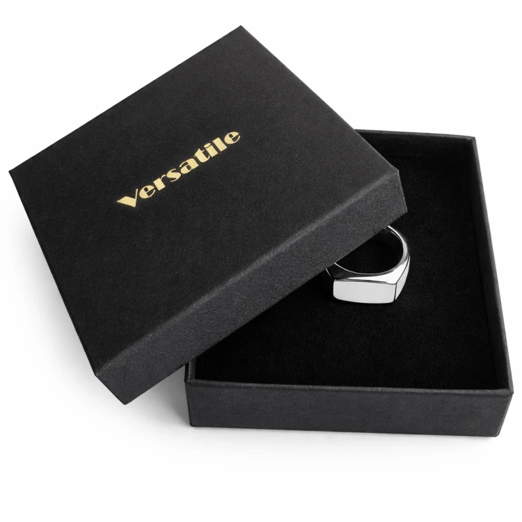 sygnet w pudełku.png