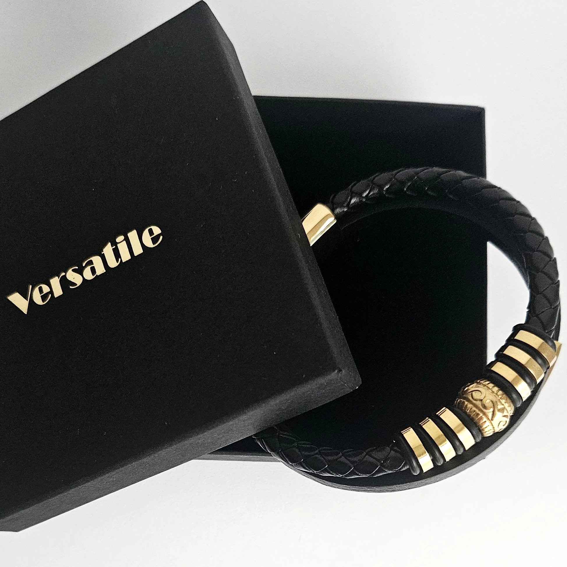 Bransoletka Versatile — wariant złoty w pudełku